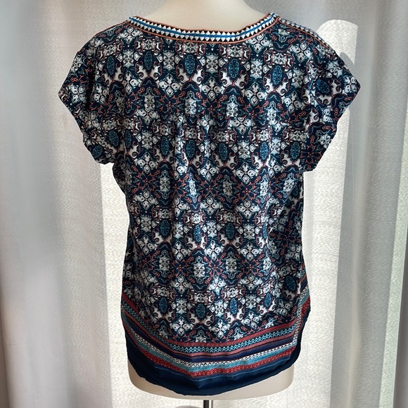 Daniel Rainn Woman’s V Neck Summer Top - Picture 6 of 7